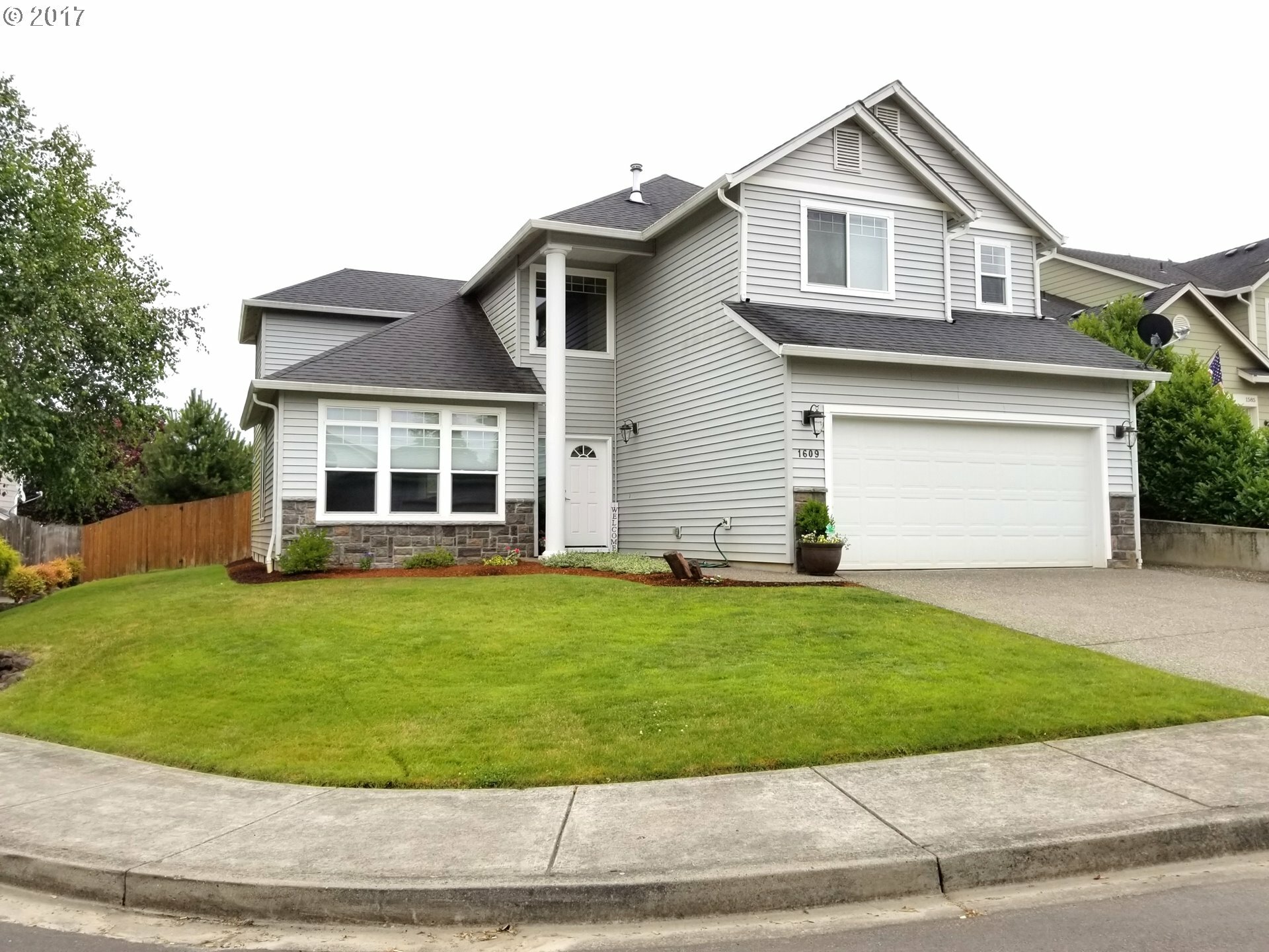 Property Photo:  1609 E Caples Ct  WA 98629 