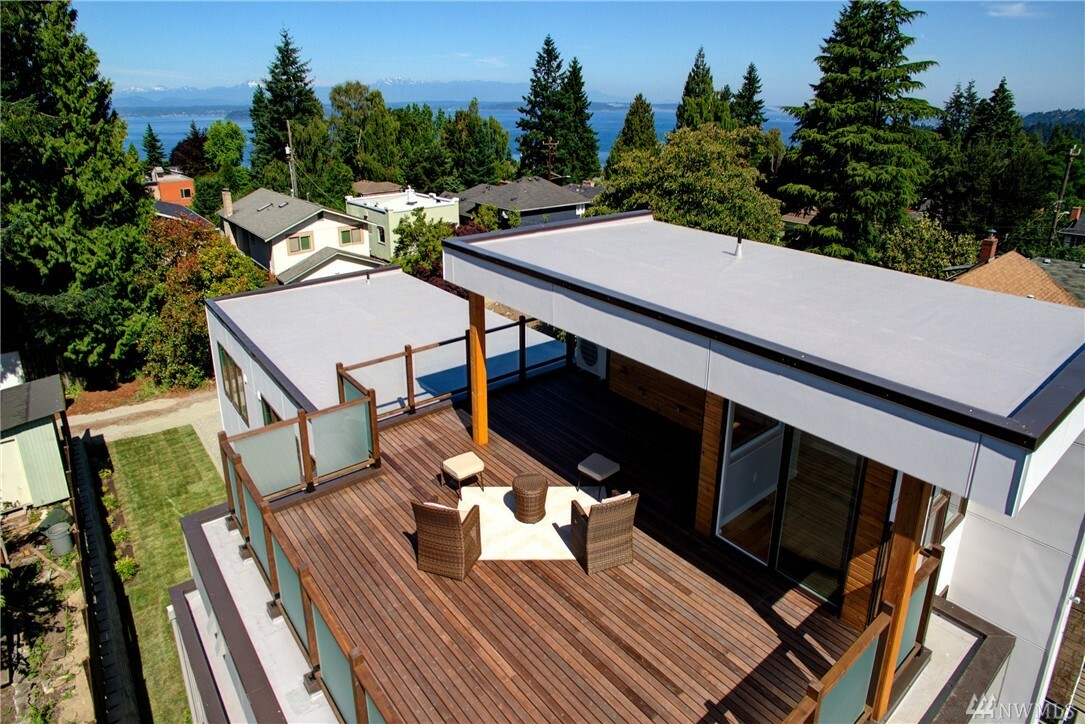 Property Photo: 10019 California Ave SW WA 98146
