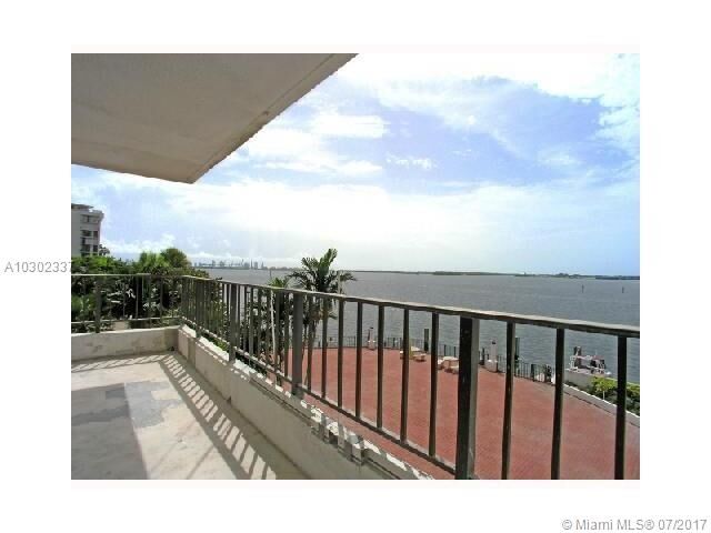 Property Photo:  200 SE 15th Rd 4D  FL 33129 