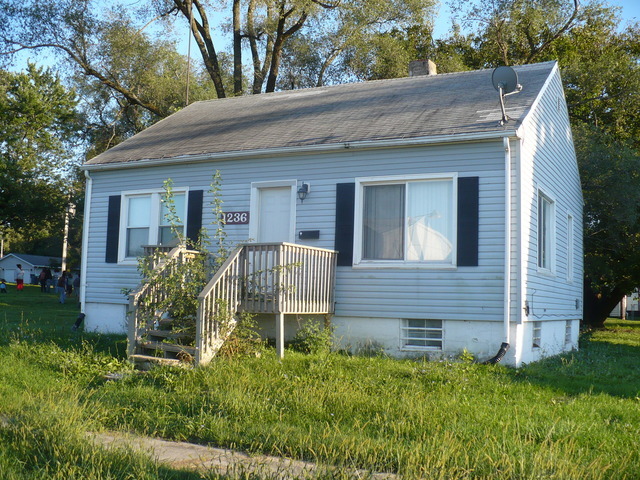 Property Photo:  1236 Locust Street  IL 60901 