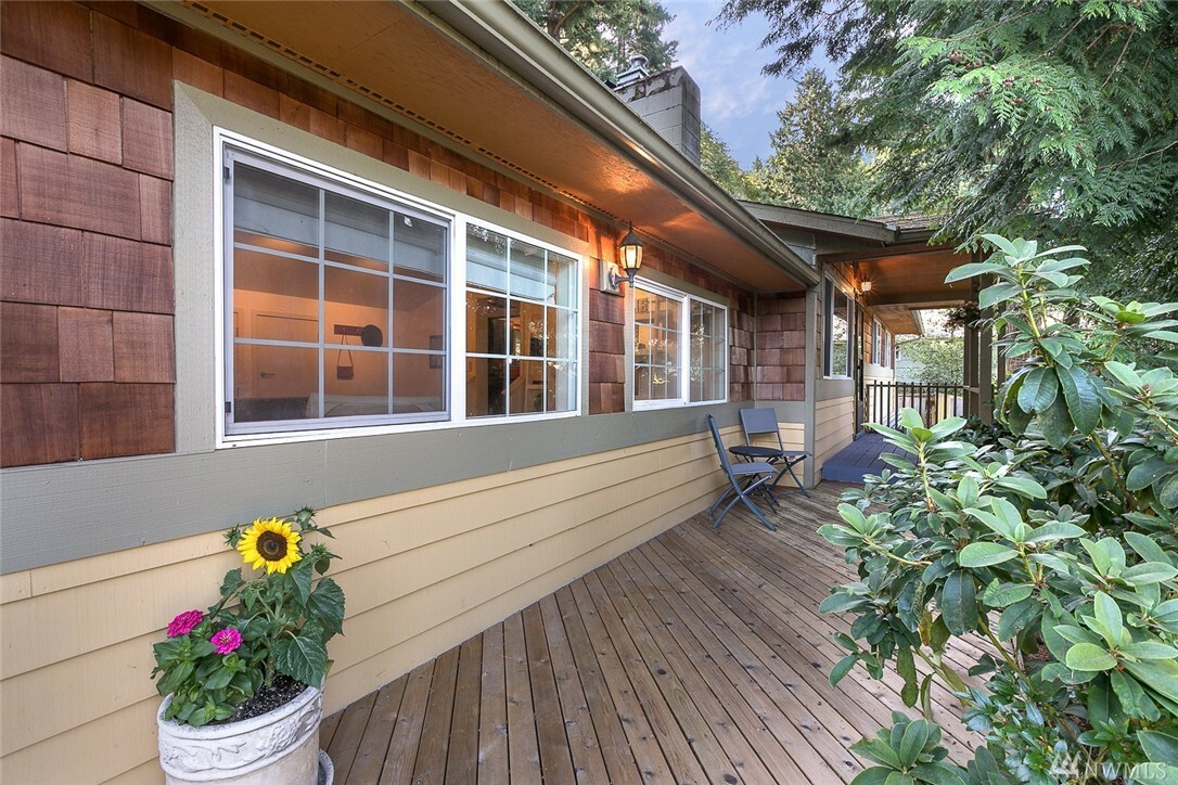 Property Photo:  11207 NE 97th St  WA 98033 