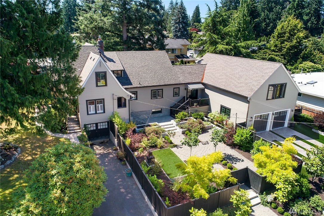 Property Photo: 1060 Spruce St WA 98020