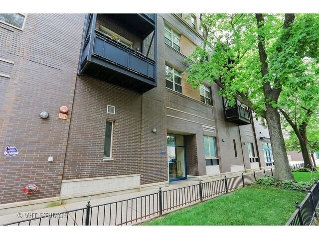Property Photo:  2143 W Wellington Avenue 301  IL 60618 