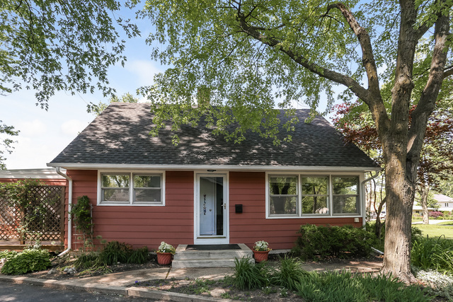 Property Photo:  24 Hickory Street  IL 60067 