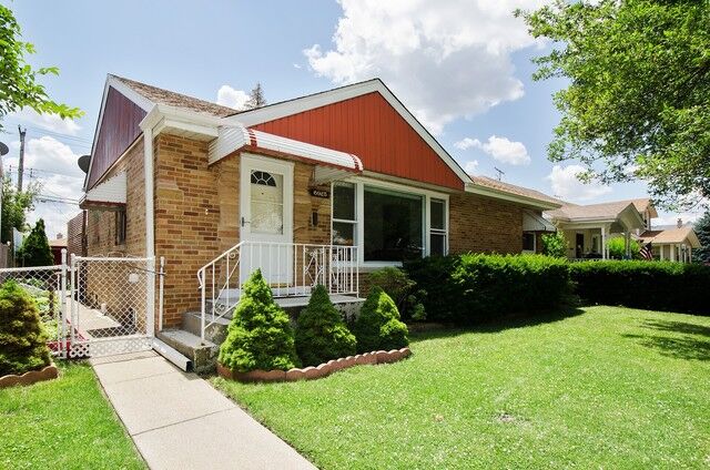 Property Photo:  6925 W Farragut Avenue  IL 60656 