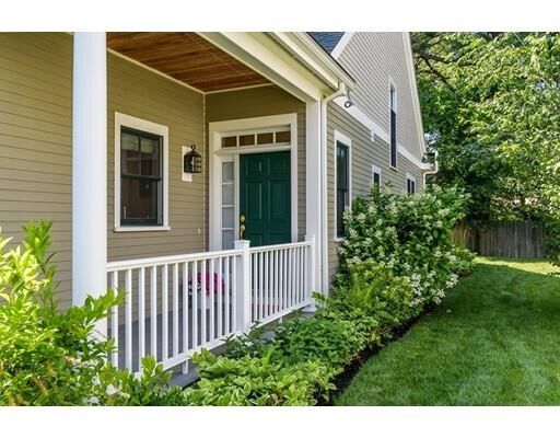 Property Photo:  7 Courtyard Place 7  MA 02420 