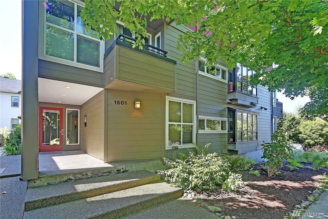 Property Photo:  1601 E Columbia St 104  WA 98122 