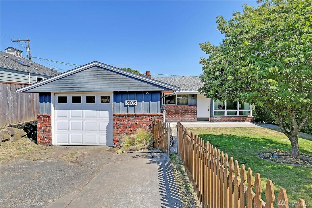 Property Photo:  8008 S Lakeridge Dr  WA 98178 