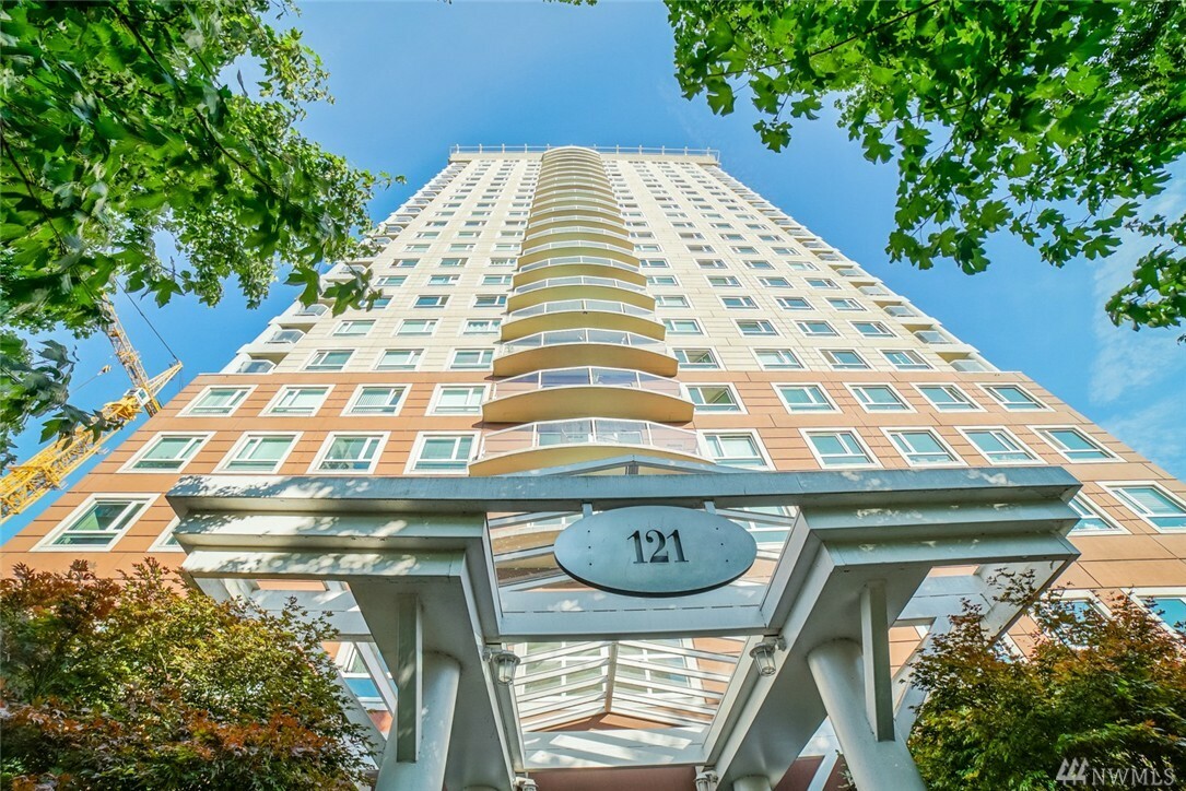 Property Photo: 121 Vine St 506 WA 98121