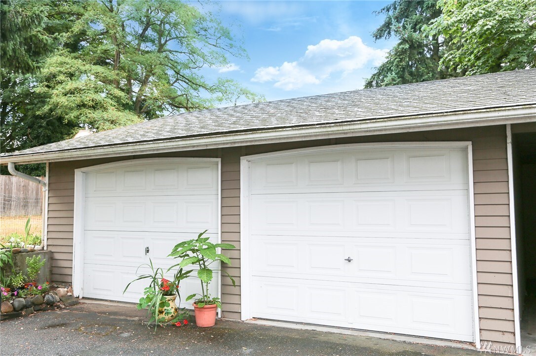 Property Photo: 6111 Pebble Place WA 98023