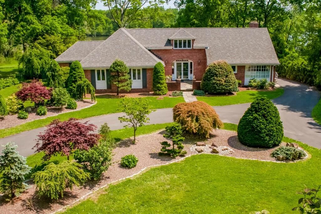 Property Photo: 137 Robeth Lane CT 06109