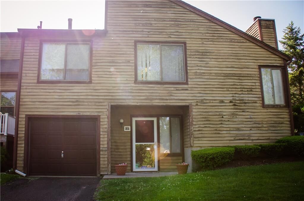 Property Photo:  137 Peddlers Drive 137  CT 06405 