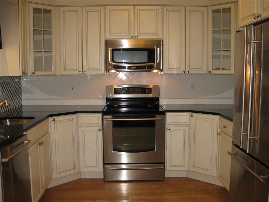 Property Photo:  410 Emmett Street 92  CT 06010 