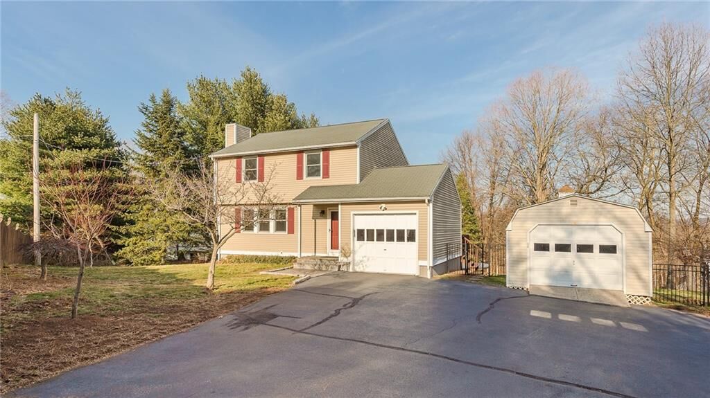 Property Photo:  759 Evergreen Avenue  CT 06518 