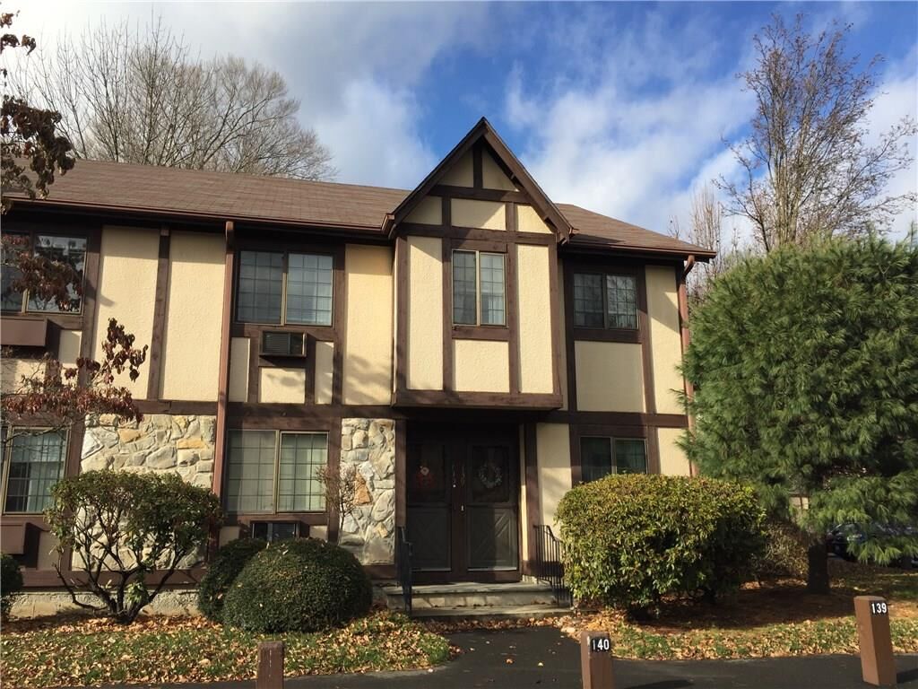 Property Photo:  139 Foxwood Close 139  CT 06461 