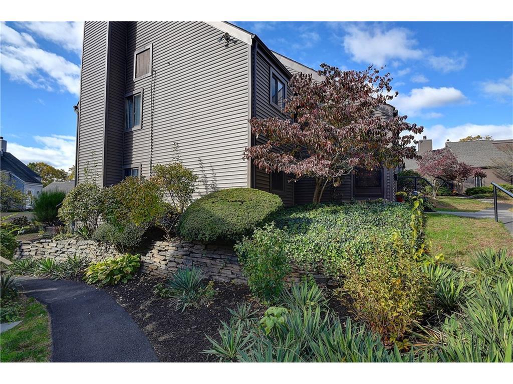 Property Photo: 50 Hollister Way South 50 CT 06033