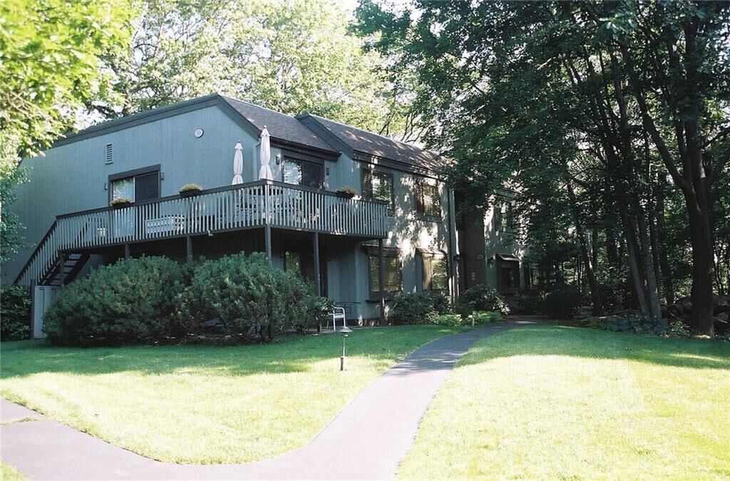 Property Photo: 30 Harbour Village B CT 06405