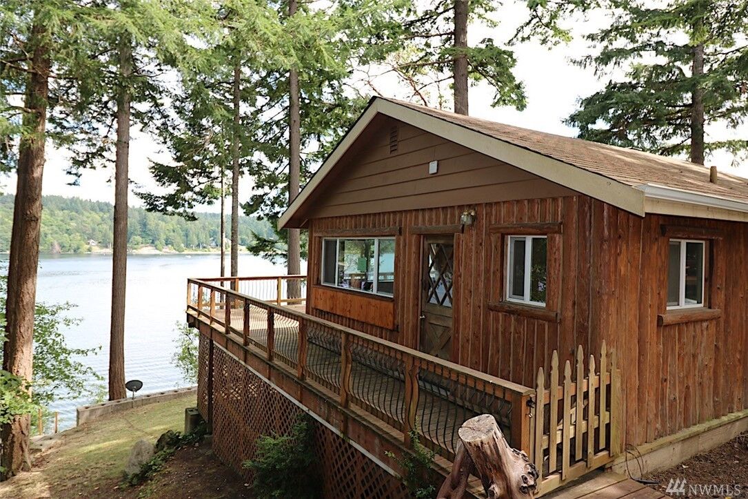 Property Photo: 713 E Herron Blvd Kpn WA 98349