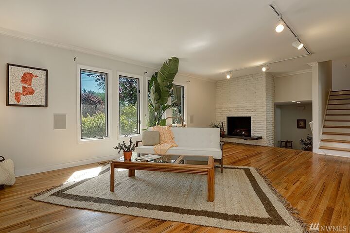 Property Photo:  15209 Wallingford Ave N  WA 98133 