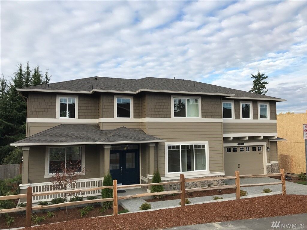 Property Photo:  323 221st Place SW L1001  WA 98021 