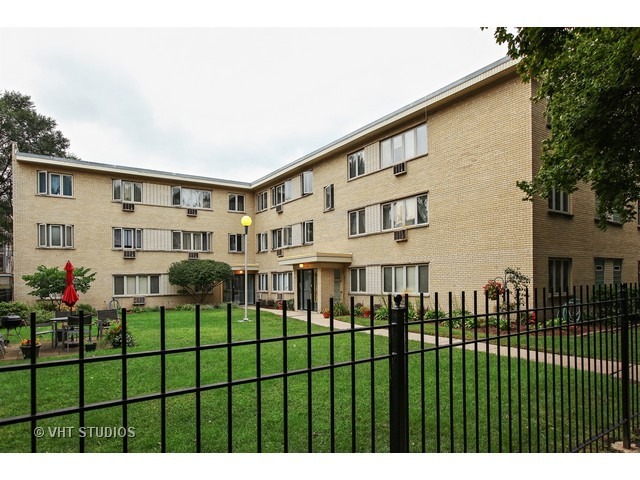 Property Photo: 6316 N Paulina Street 3C IL 60660