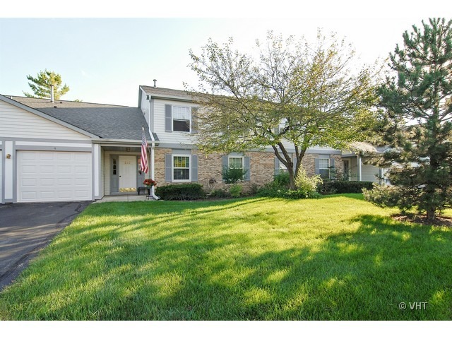 Property Photo: 220 Brett Circle D IL 60084