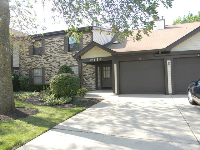 Property Photo:  817 Stradford Circle 817  IL 60089 