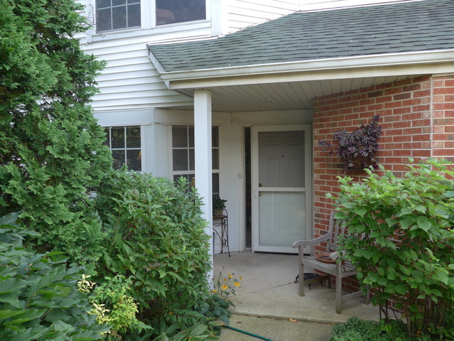 Property Photo:  132 Pembroke Circle 132  IL 60044 