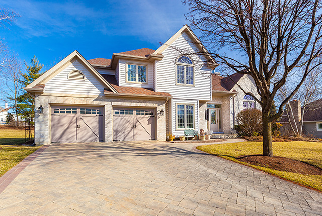 Property Photo: 1340 Burnham Lane IL 60510