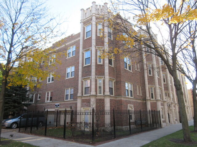 Property Photo:  7037 S Crandon Avenue 319  IL 60649 