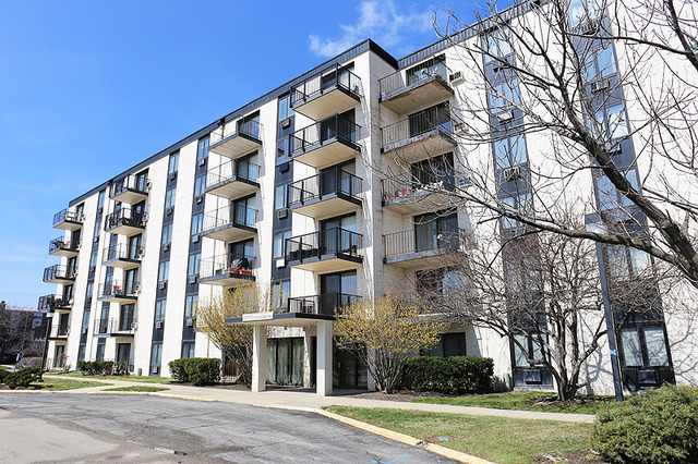 Property Photo:  9128 Terrace Drive 2A  IL 60714 