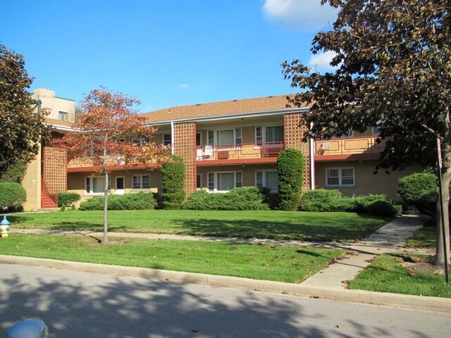 Property Photo: 13 N Clifton Avenue 101 IL 60068