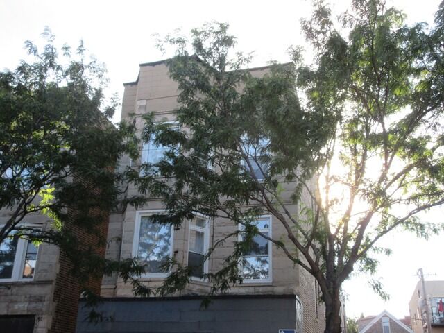 Property Photo:  1056 N Ashland Avenue 2R  IL 60622 
