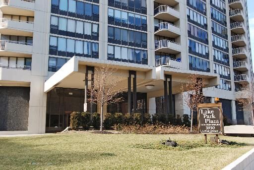 Property Photo:  3930 N Pine Grove Avenue 710  IL 60613 