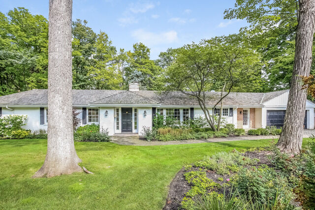 Property Photo: 1020 E Westleigh Road IL 60045