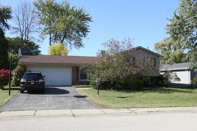 Property Photo:  335 Pebblecreek Drive  IL 60047 