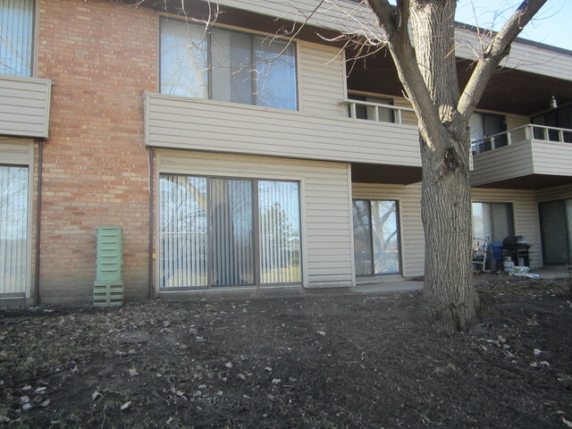 Property Photo: 1270 N Sterling Avenue 116 IL 60067