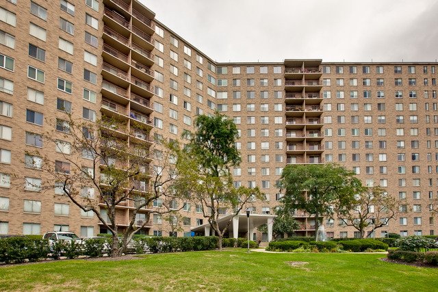 Property Photo:  6833 N Kedzie Avenue 403  IL 60645 