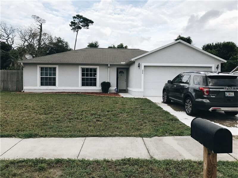 Property Photo: 255 Autumn Ridge Road FL 32725