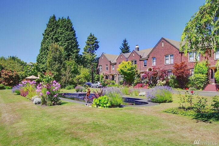 Property Photo: 4800 Fremont Ave N 122A WA 98103