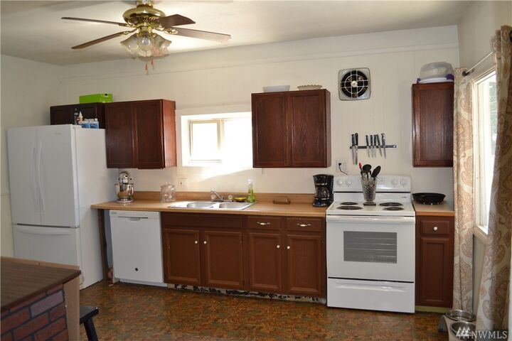 Property Photo:  31459 W Main St  WA 98263 