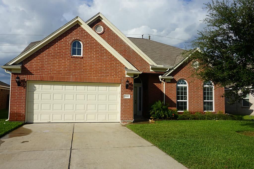 Property Photo: 3011 Dogwood Knoll Trl TX 77471