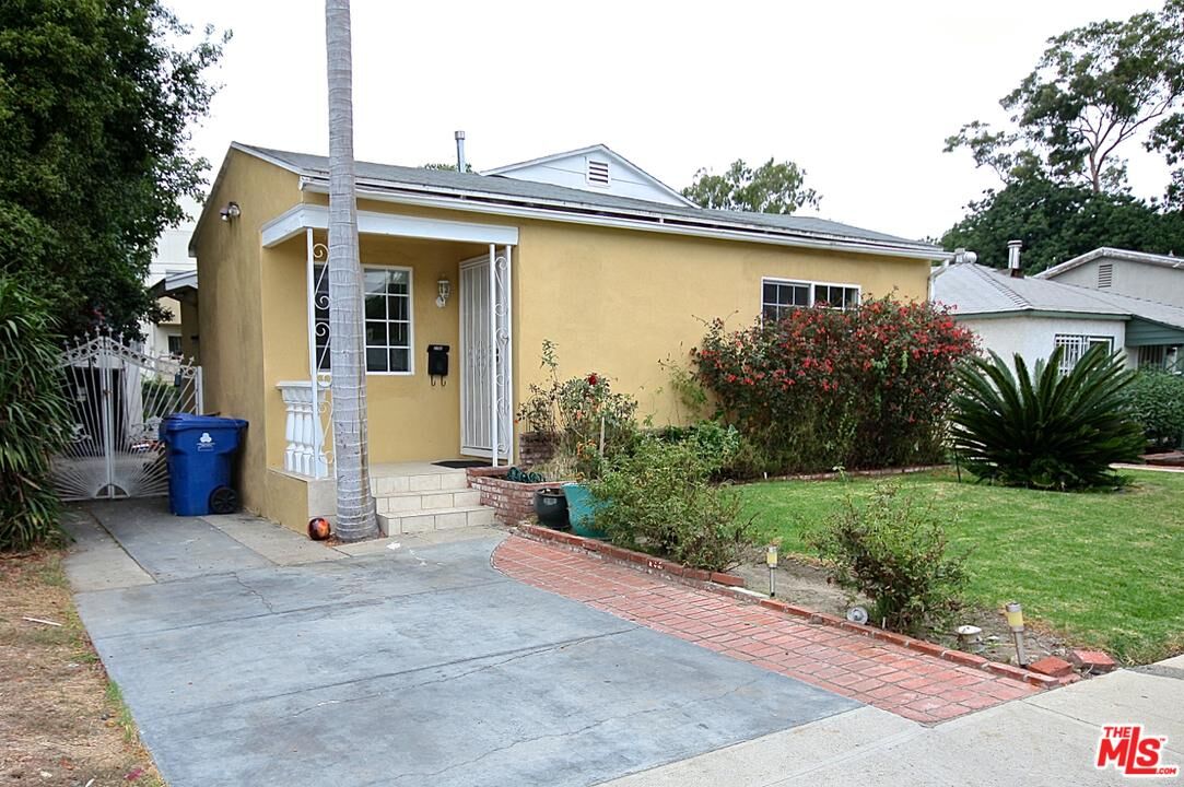 Property Photo:  2753 S Bentley Ave  CA 90064 