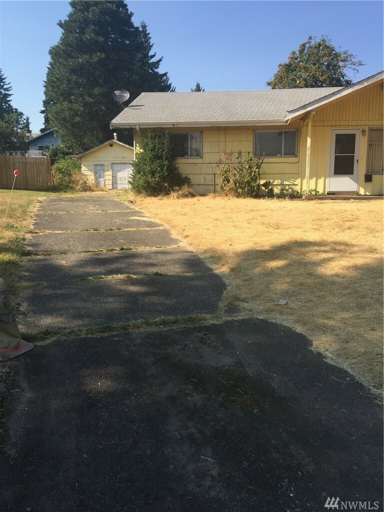 Property Photo:  18118 44th Ave S  WA 98188 