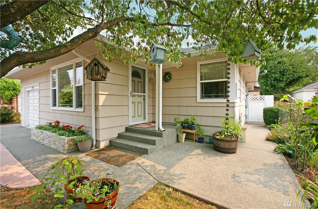 Property Photo:  1742 Snyder Ave  WA 98312 