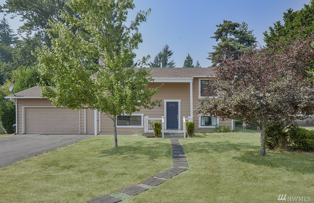 Property Photo:  14062 SE 195th Place  WA 98058 