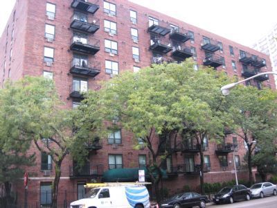 Property Photo: 3900 N Pine Grove Avenue 204 IL 60613