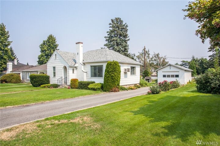 Property Photo: 1 S Garfield Ave WA 98801