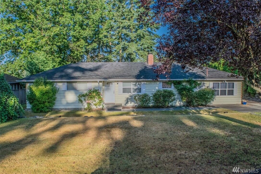Property Photo: 1230 Pine Ave WA 98290