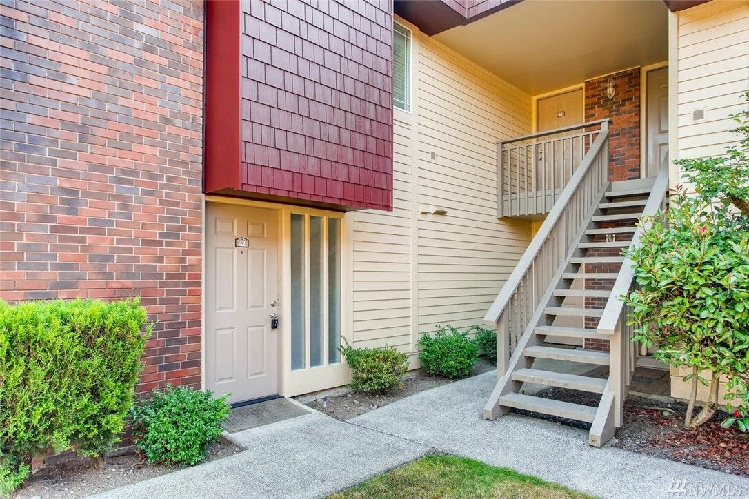 Property Photo:  511 141st Ave SE 42  WA 98007 